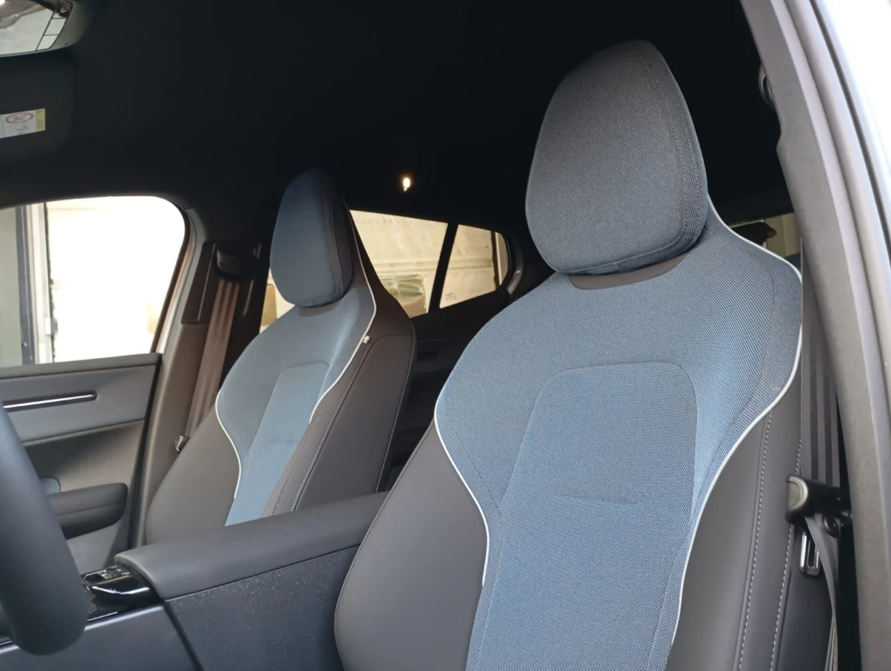 Volvo EX30  Core Single Extended Range 272cv  69 kWh 3