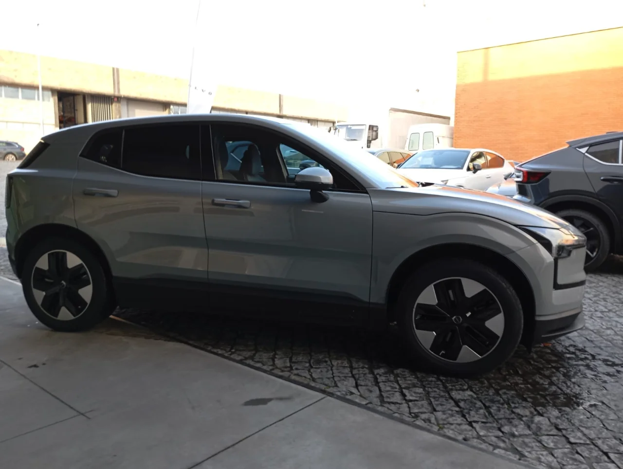 Volvo EX30  Core Single Extended Range 272cv  69 kWh 4