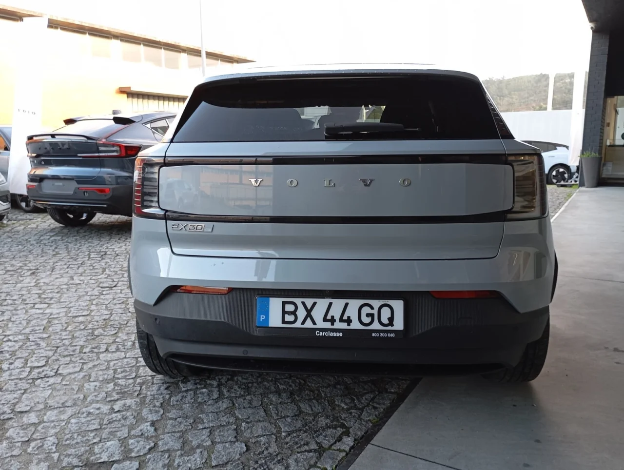 Volvo EX30  Core Single Extended Range 272cv  69 kWh 8