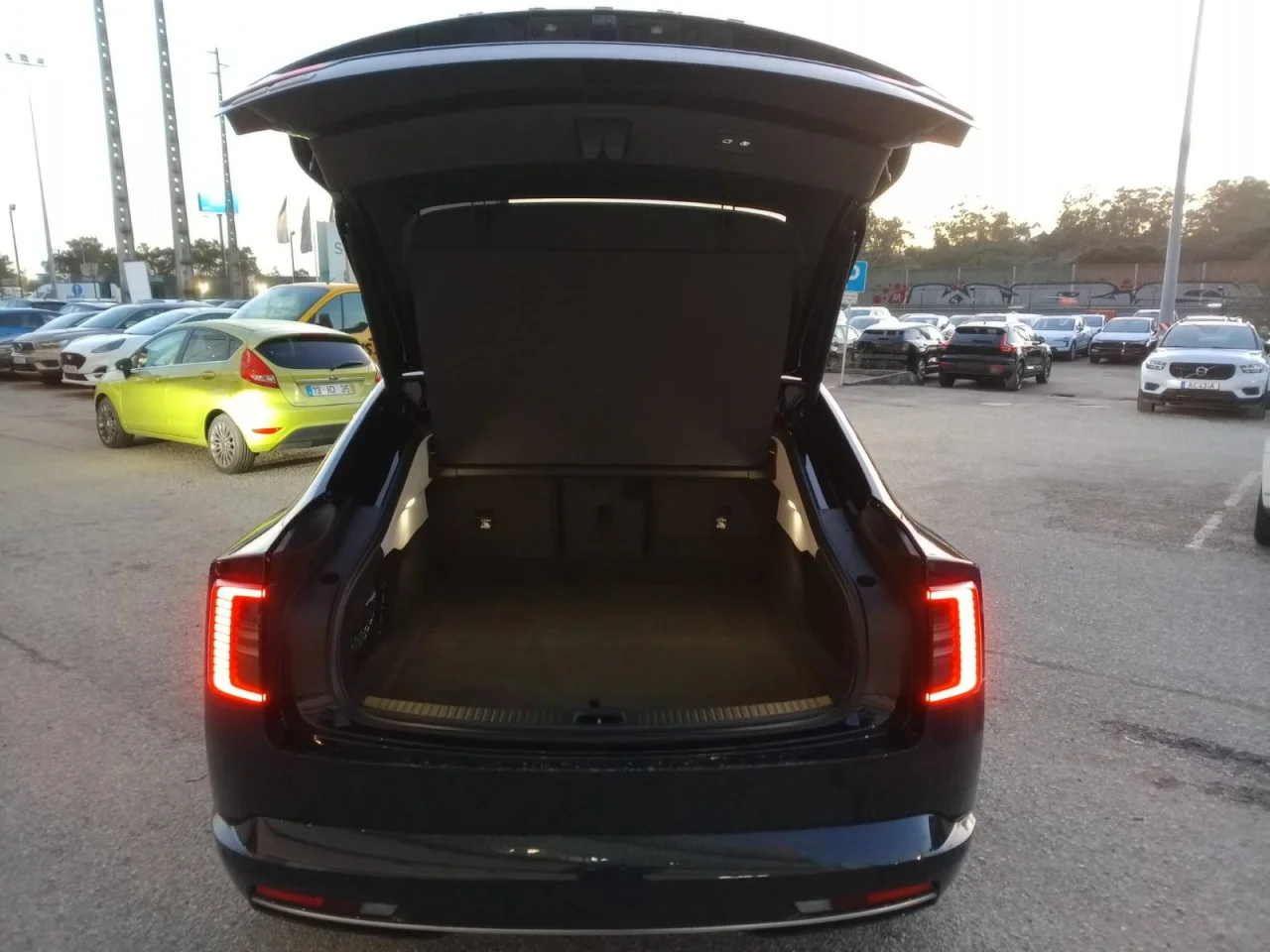 Volvo ES90 	Ultra Single Motor Extended Range RWD 333cv 9