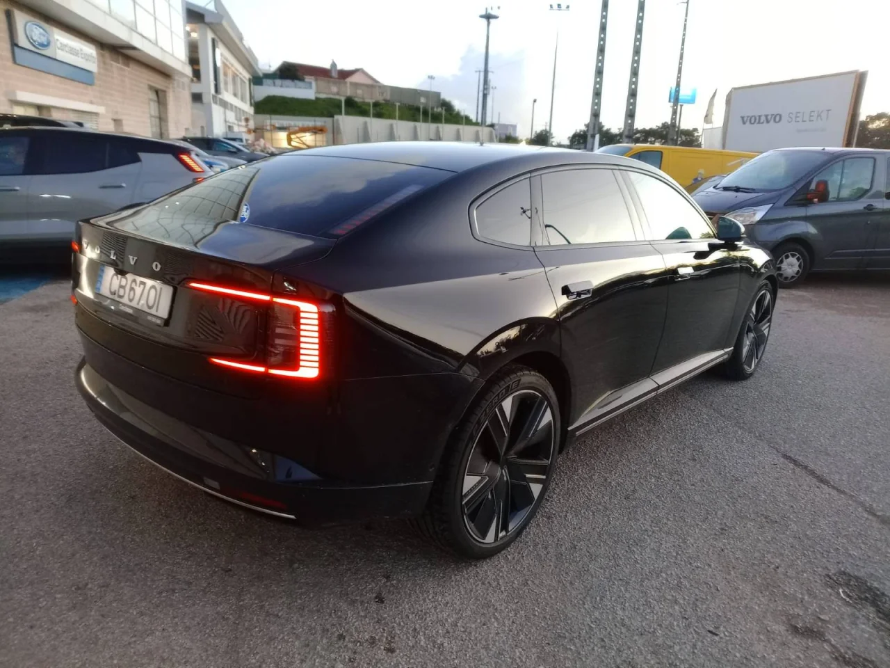 Volvo ES90 	Ultra Single Motor Extended Range RWD 333cv 15