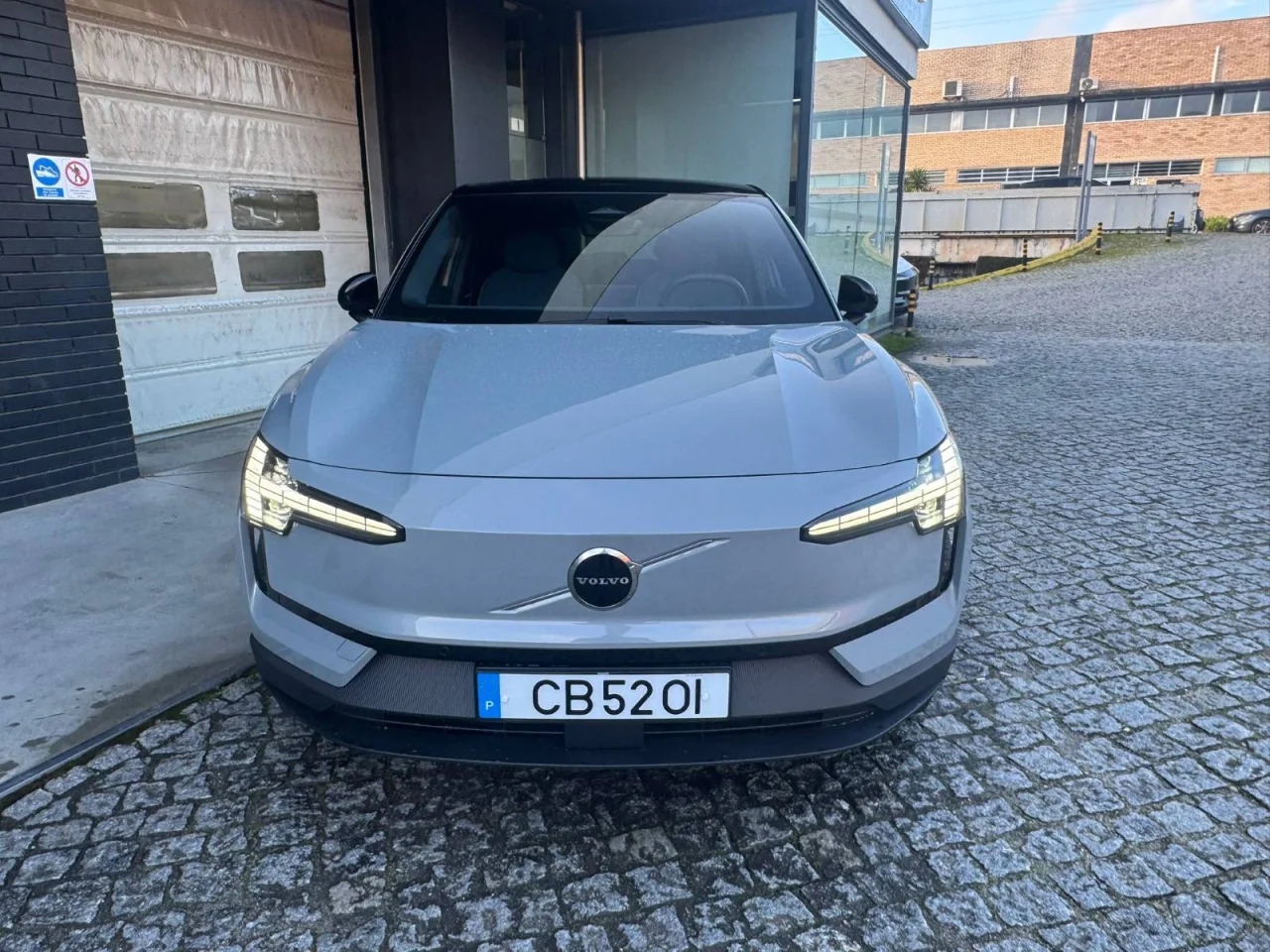 Volvo EX30 Plus Single Motor Extended Range 4