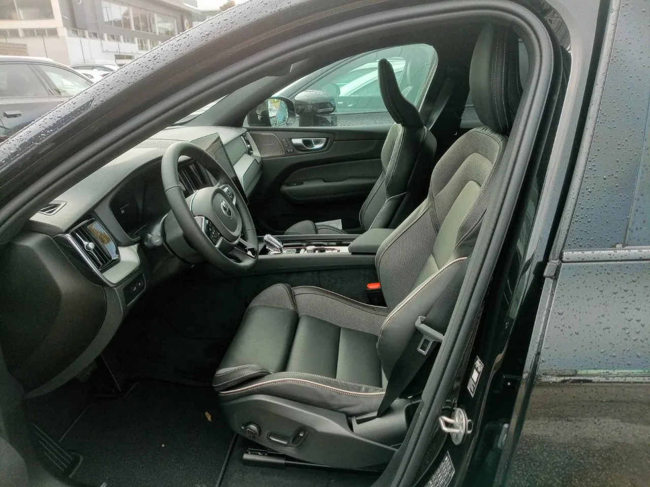 Volvo XC60 T6 350cv Black Edition PHEV Gasolina 2