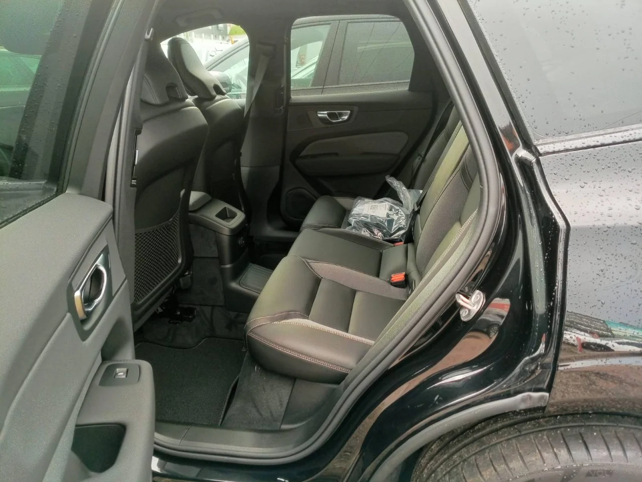 Volvo XC60 T6 350cv Black Edition PHEV Gasolina 5