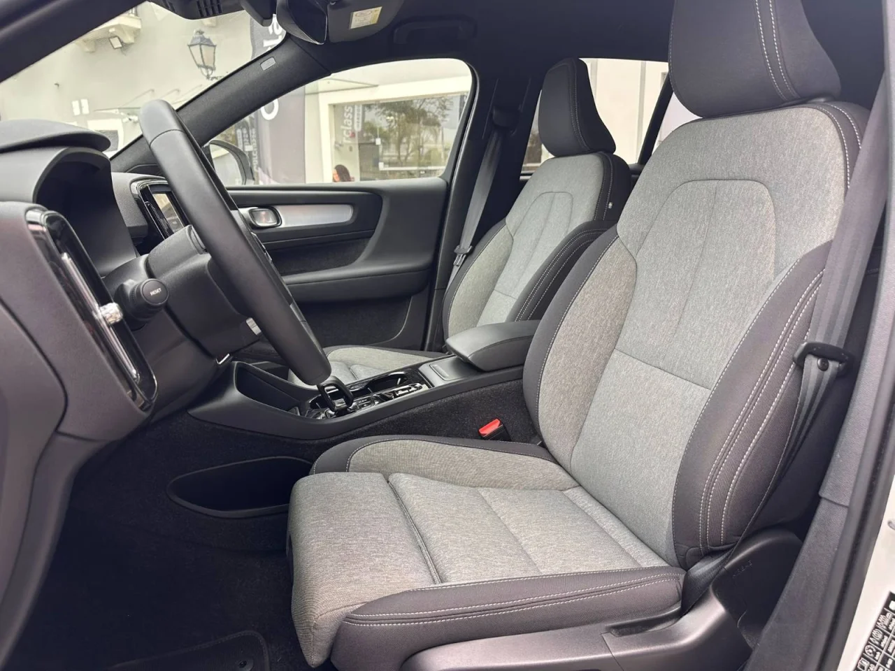 Volvo XC40 Plus Dark MHEV 2