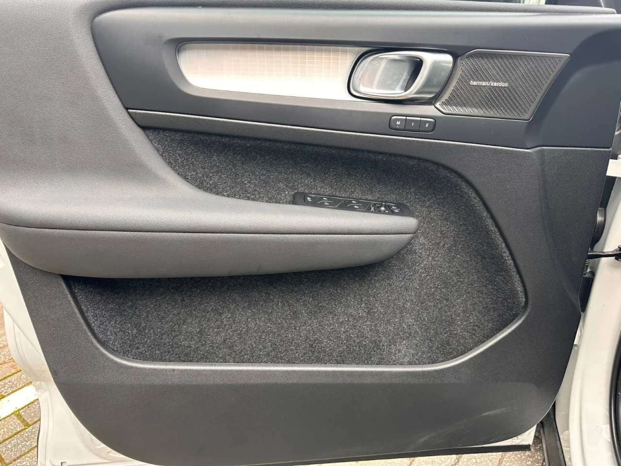 Volvo XC40 Plus Dark MHEV 5