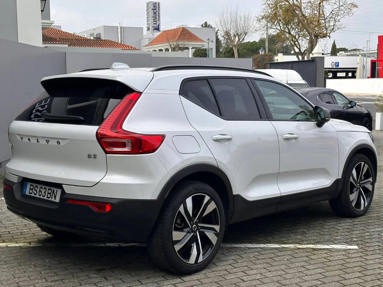 Volvo XC40 Plus Dark MHEV 6