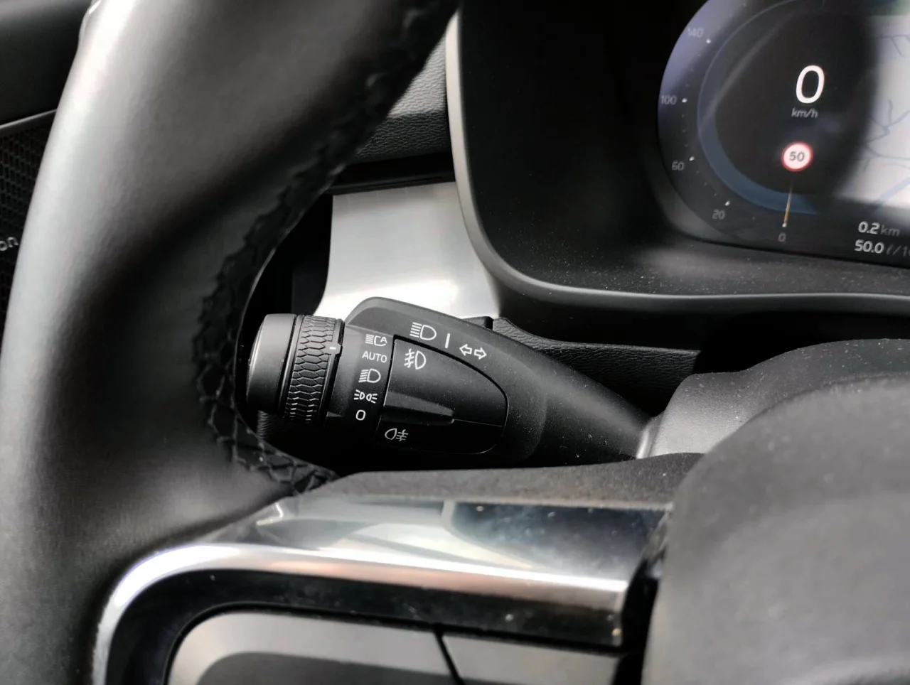 Volvo XC40  Plus Dark Mhev 3