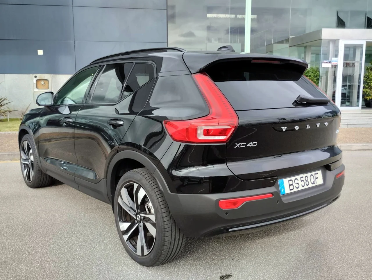 Volvo XC40  Plus Dark Mhev 9
