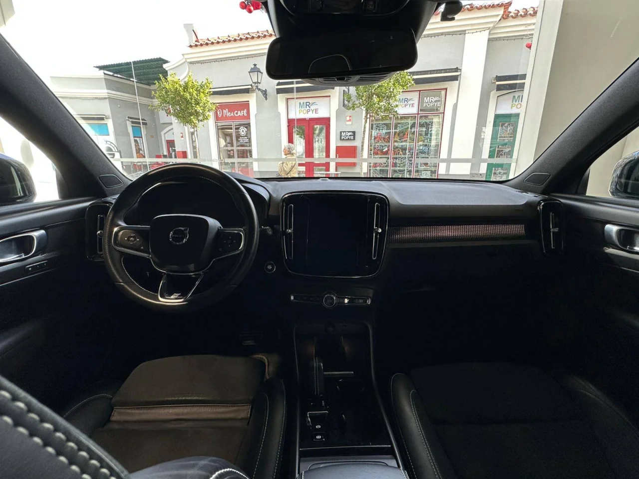 Volvo XC40 T4  R-Design 1