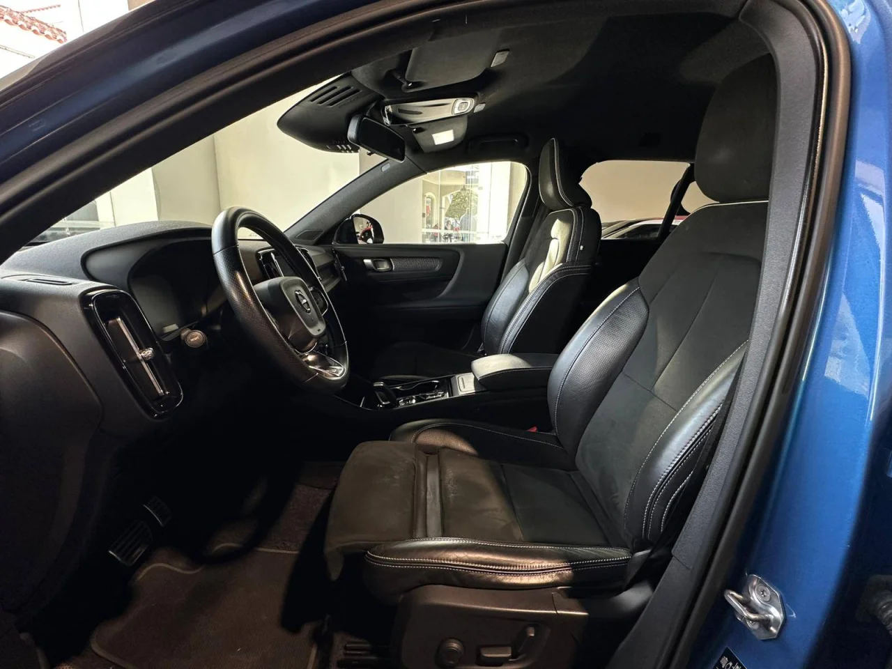 Volvo XC40 T4  R-Design 2