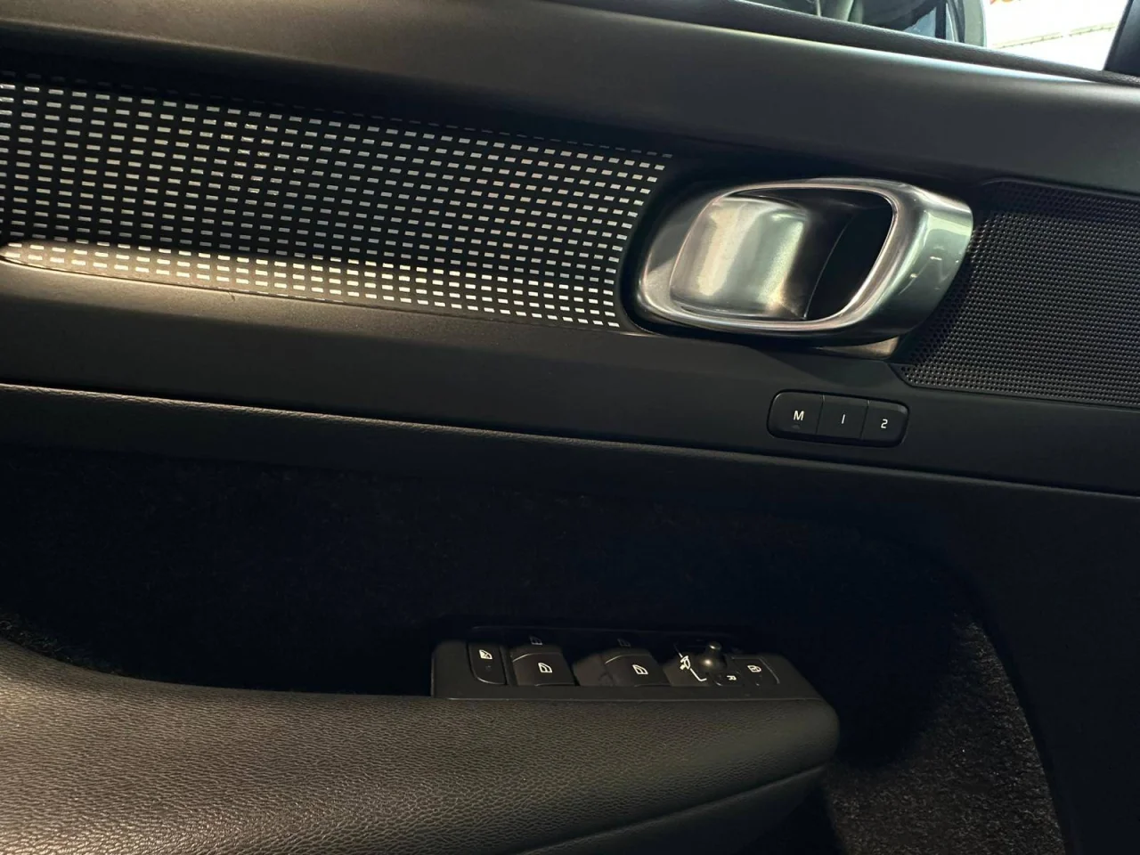 Volvo XC40 T4  R-Design 4