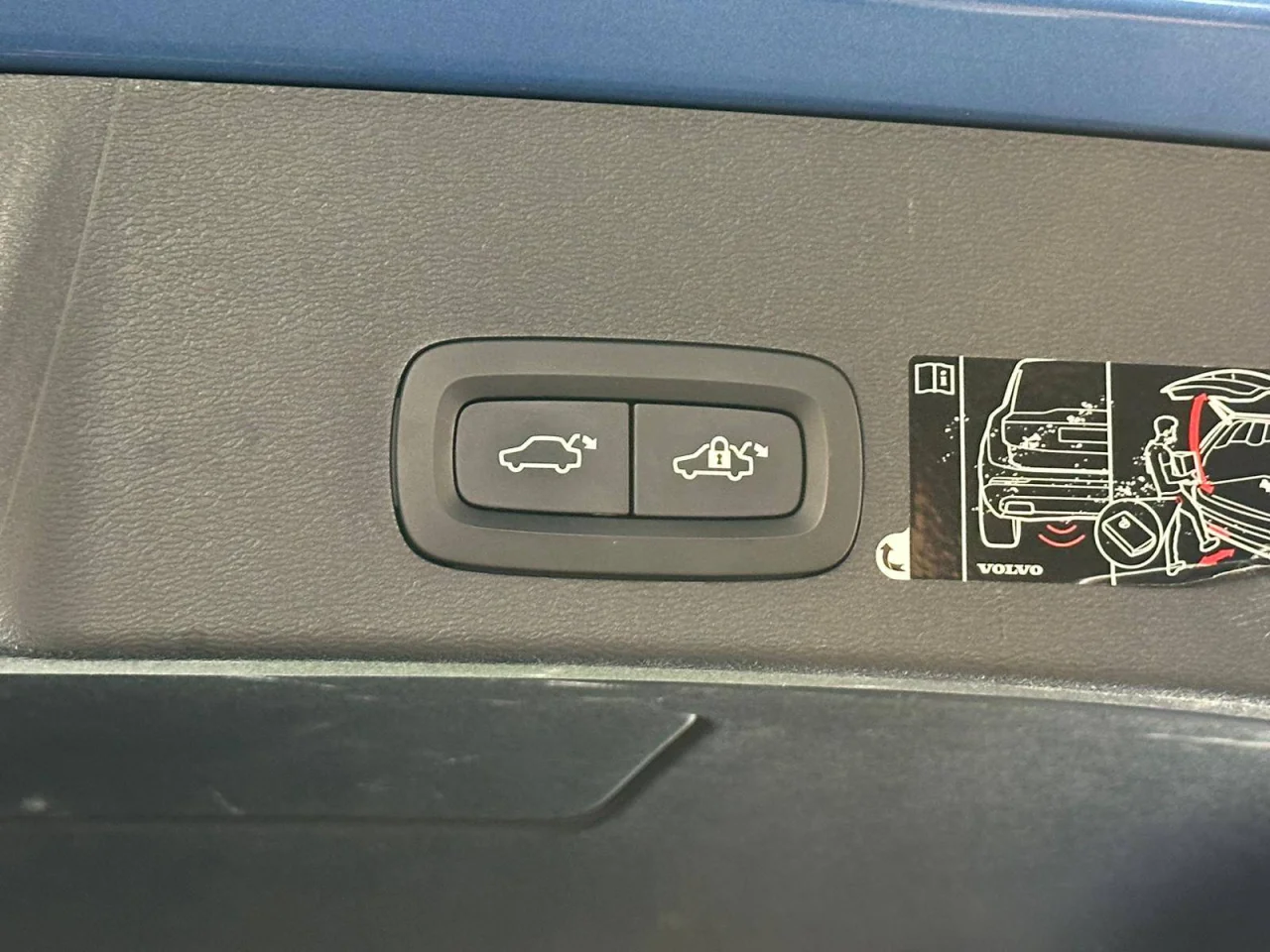 Volvo XC40 T4  R-Design 8