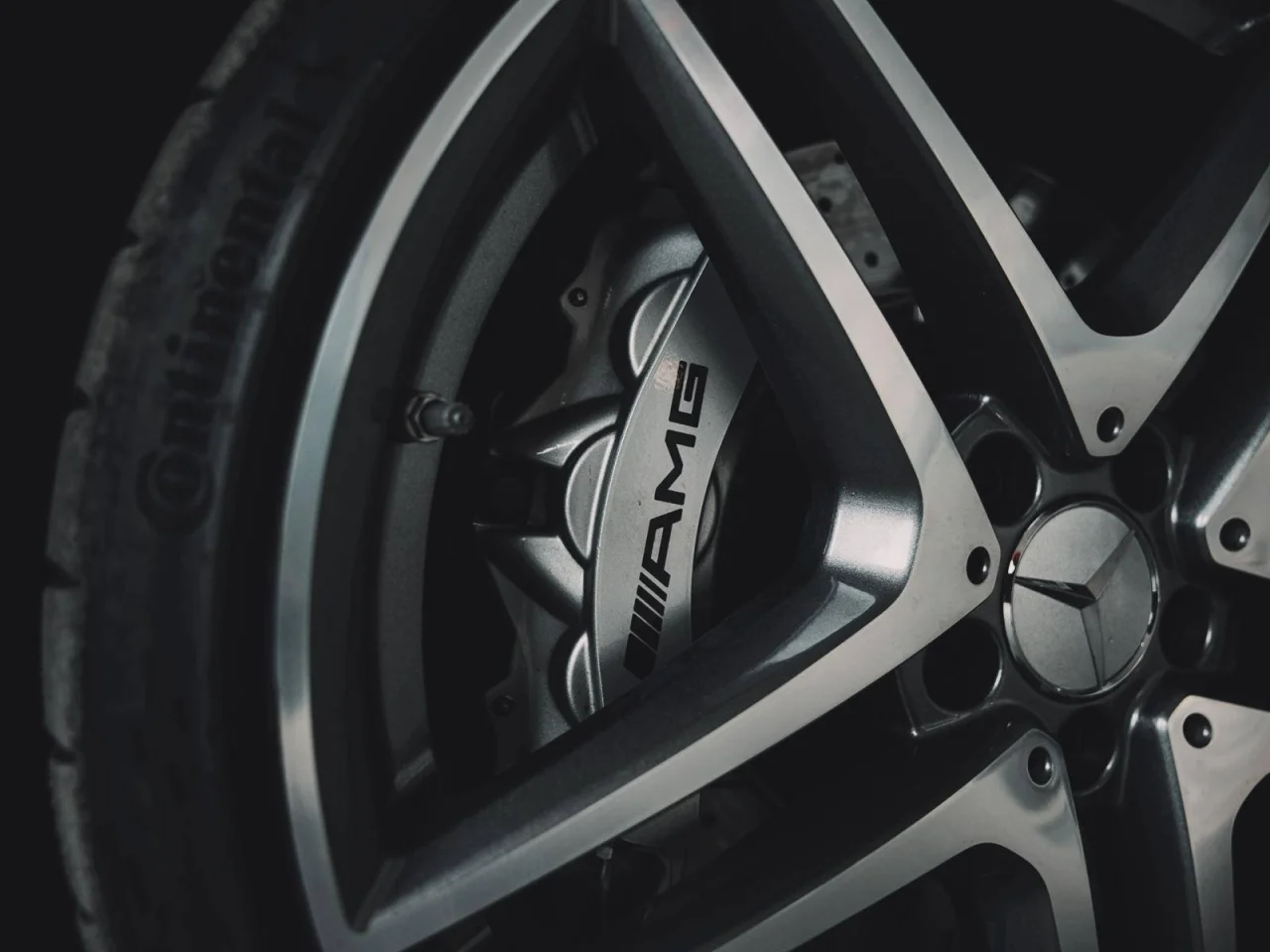 Mercedes-Benz SL 63 AMG V8 Roadster 32