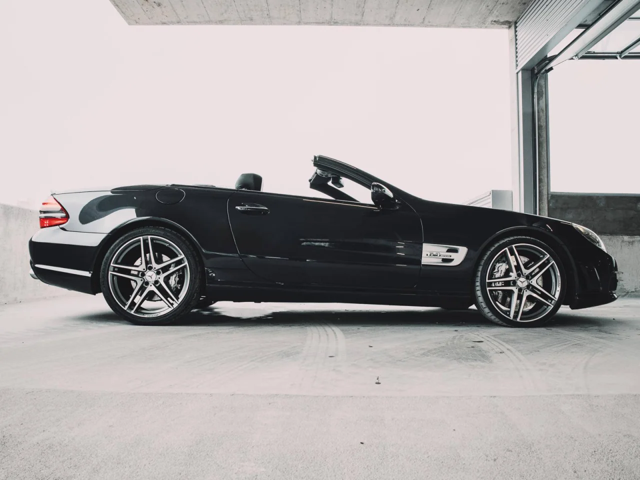 Mercedes-Benz SL 63 AMG V8 Roadster 30