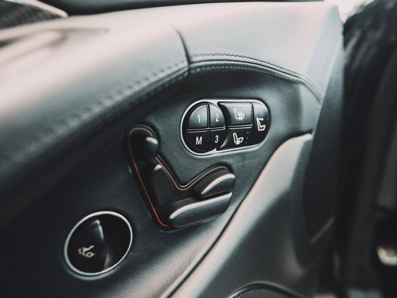 Mercedes-Benz SL 63 AMG V8 Roadster 9