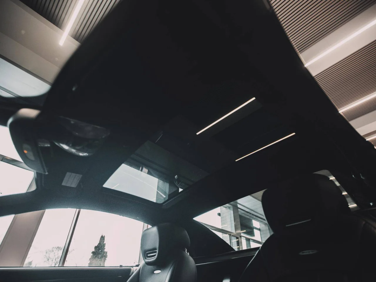 Mercedes-Benz SL 63 AMG V8 Roadster 17