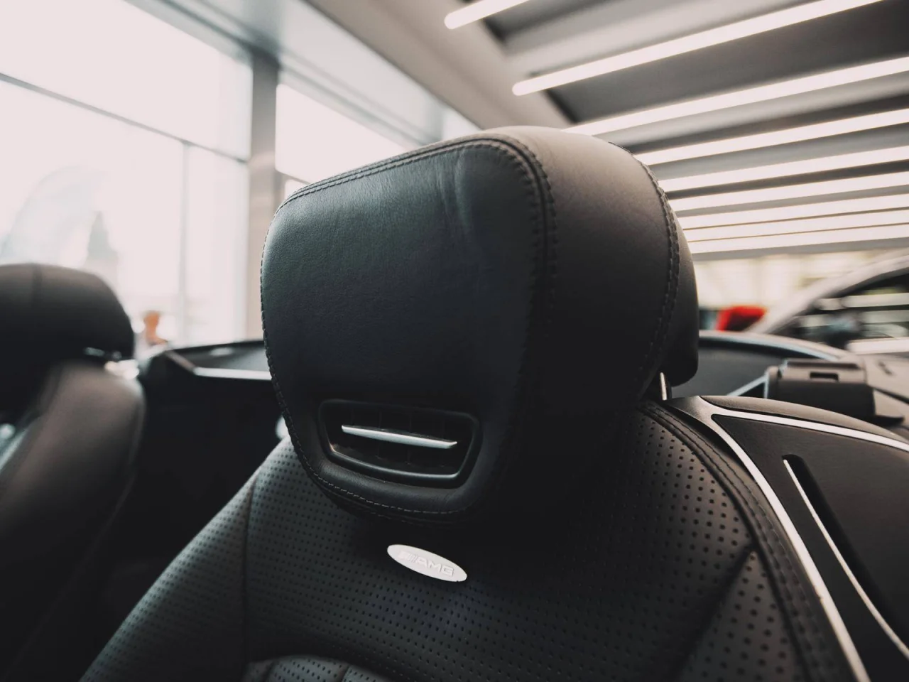 Mercedes-Benz SL 63 AMG V8 Roadster 24