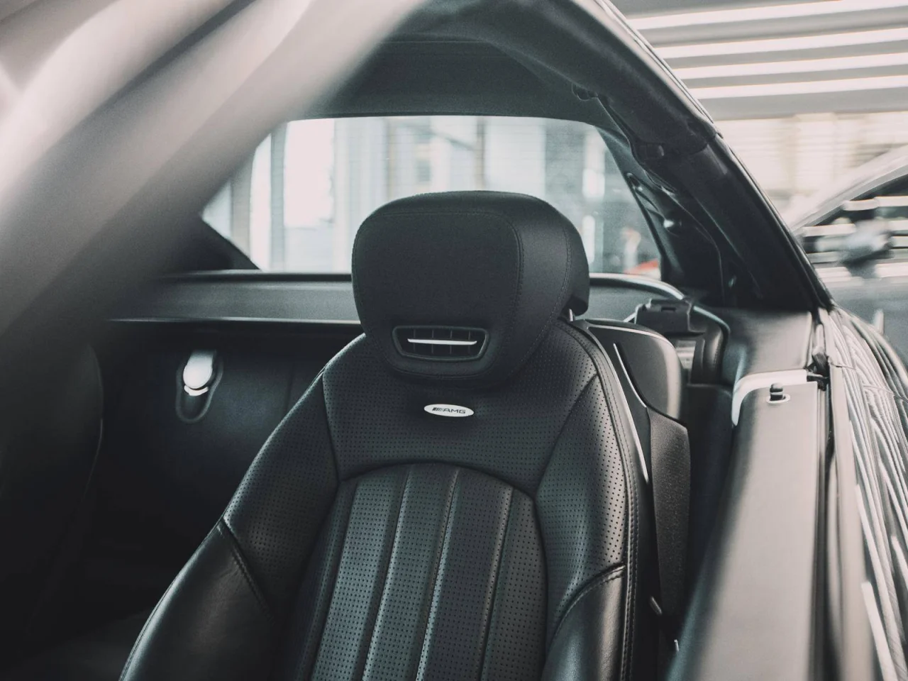 Mercedes-Benz SL 63 AMG V8 Roadster 25