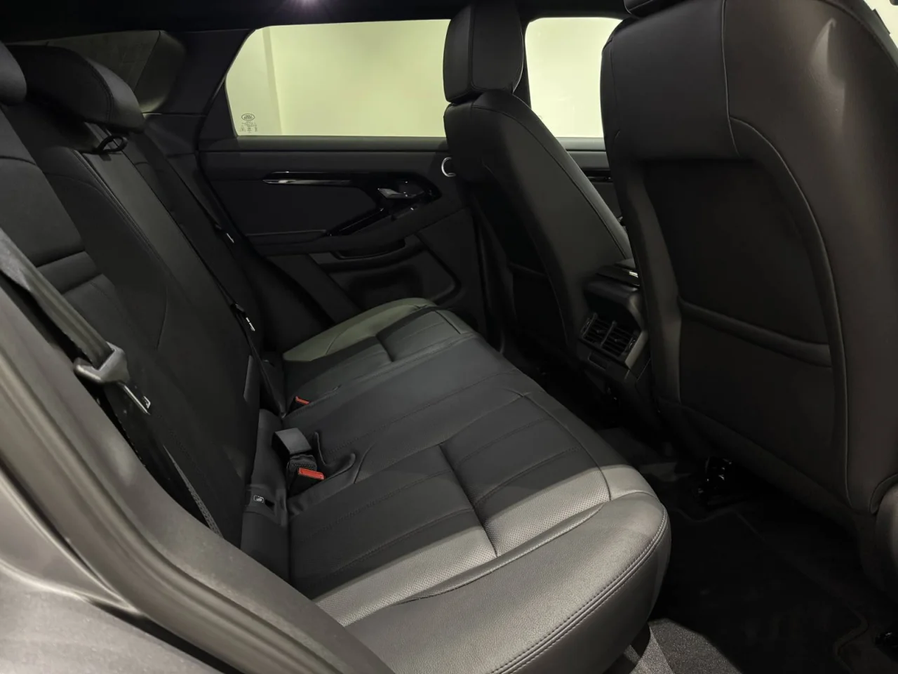 Land Rover Evoque P300e Dynamic SE 4