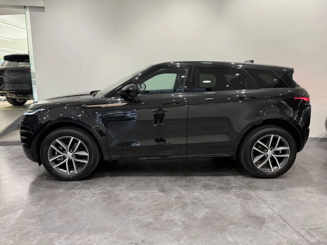 Land Rover Evoque P300e Dynamic SE 12