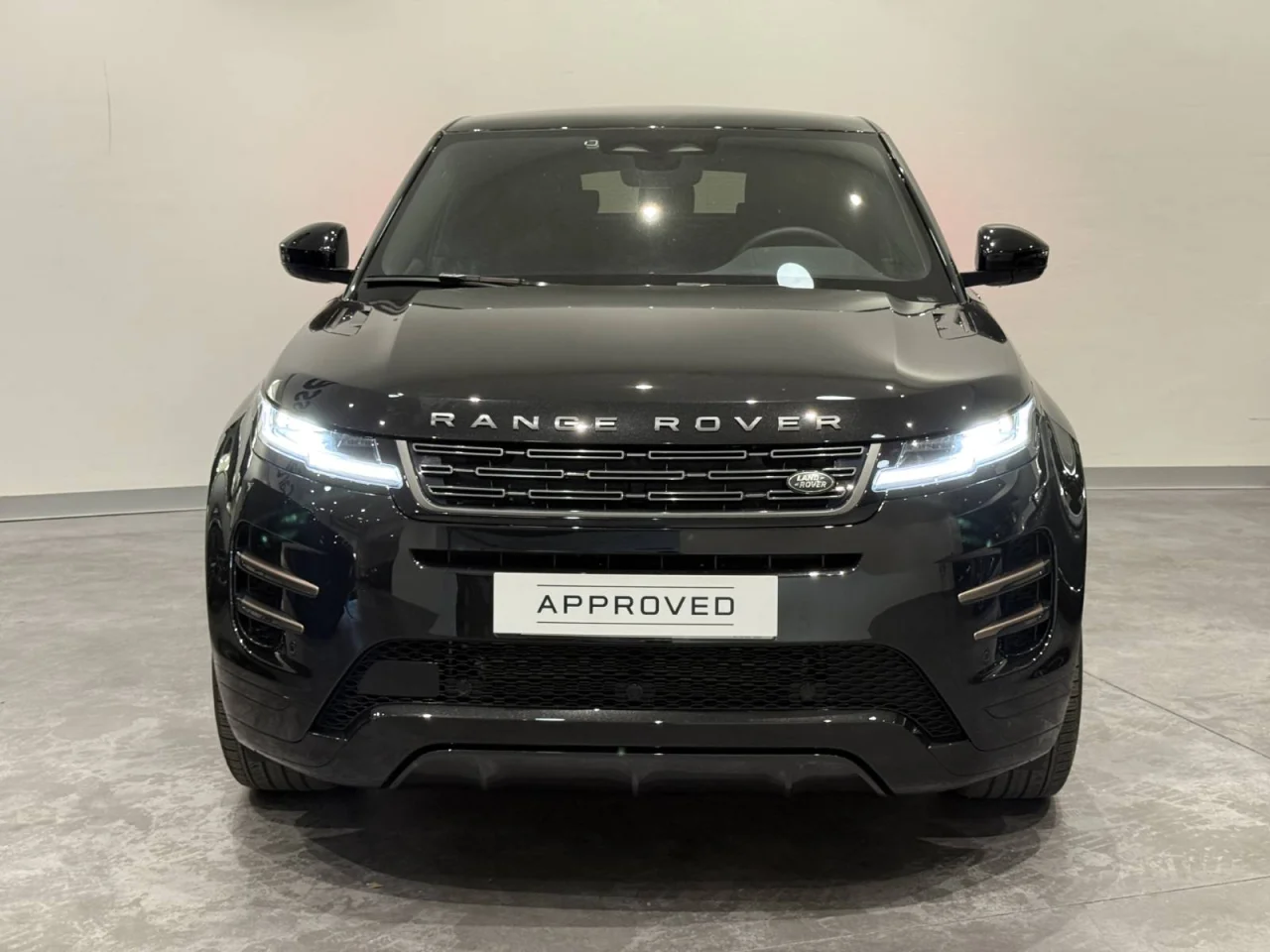 Land Rover Evoque P300e Dynamic SE 15