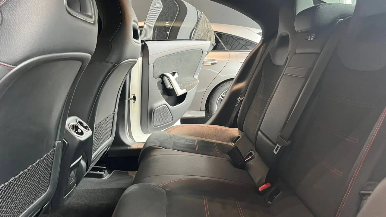 Mercedes Classe CLA 180d AMG Coupé 4