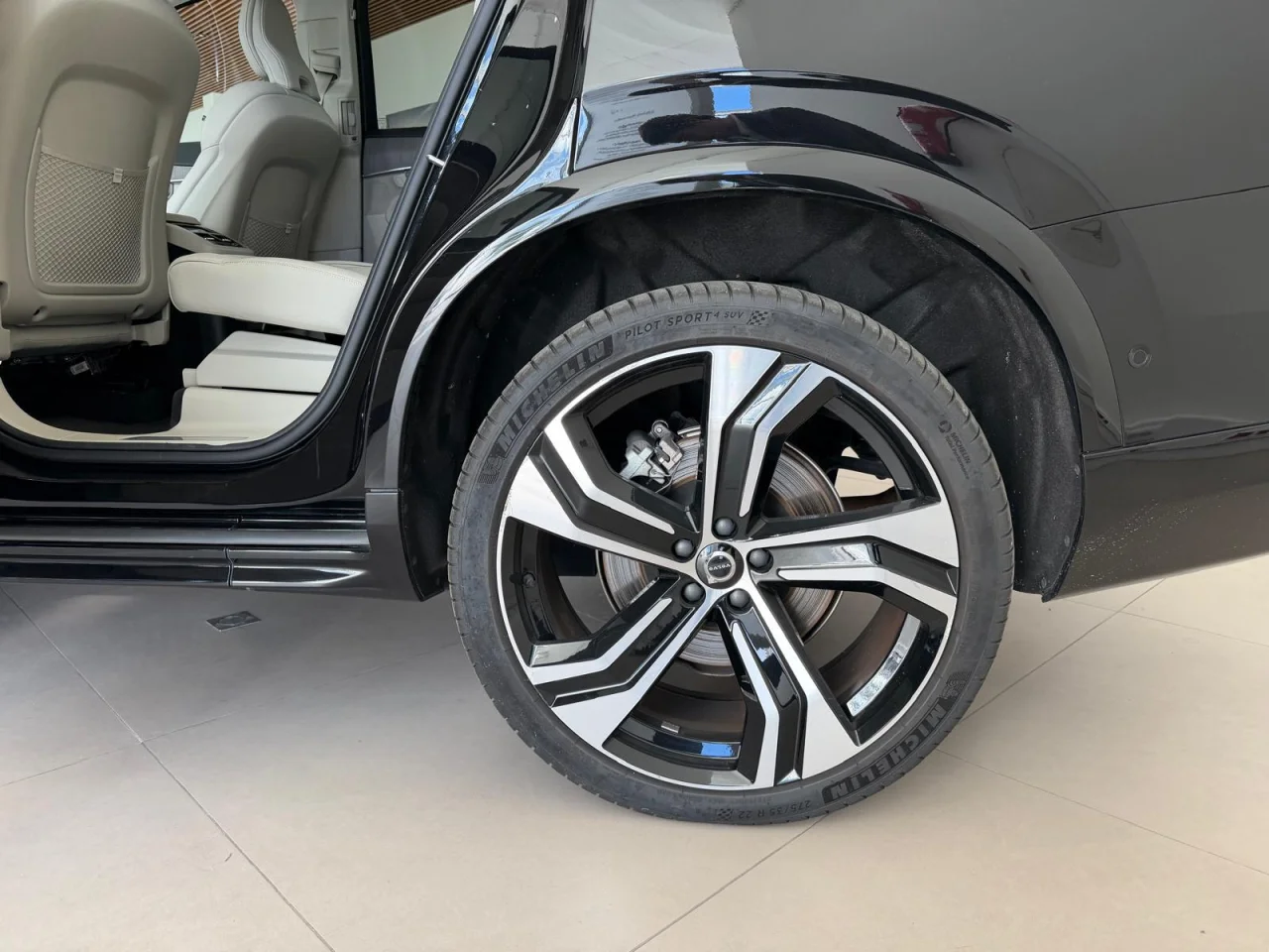 Volvo XC90 T8  Plus Dark 7 Lugares 3