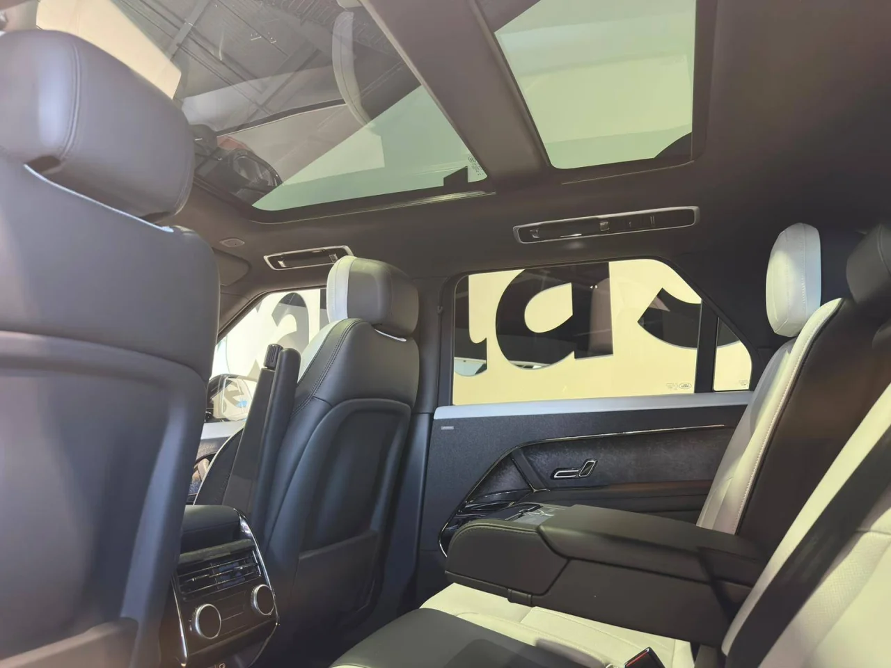 Land Rover Range Rover Sport 3.0 P 440 e PHEV First Edition 3