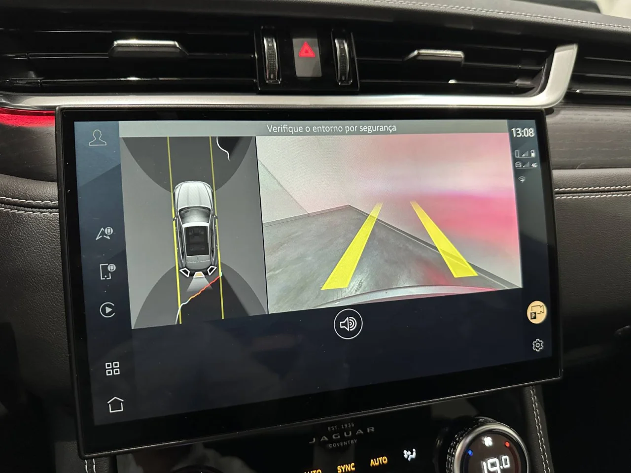 Jaguar F-Pace P 400e PHEV R-Dynamic S 8