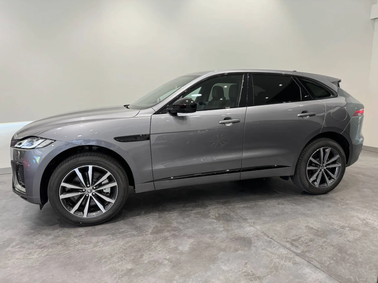 Jaguar F-Pace P 400e PHEV R-Dynamic S 13