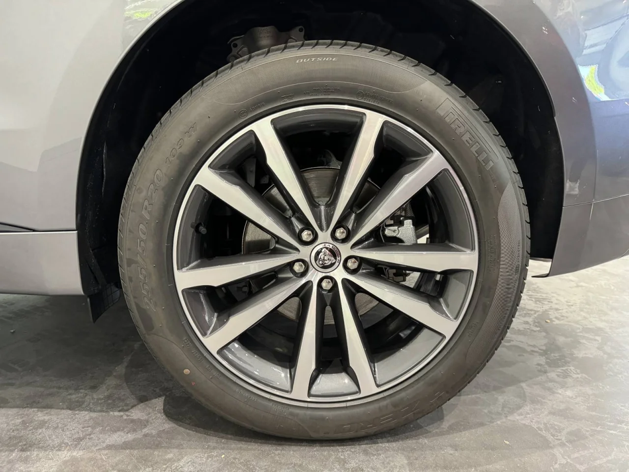 Jaguar F-Pace P 400e PHEV R-Dynamic S 14