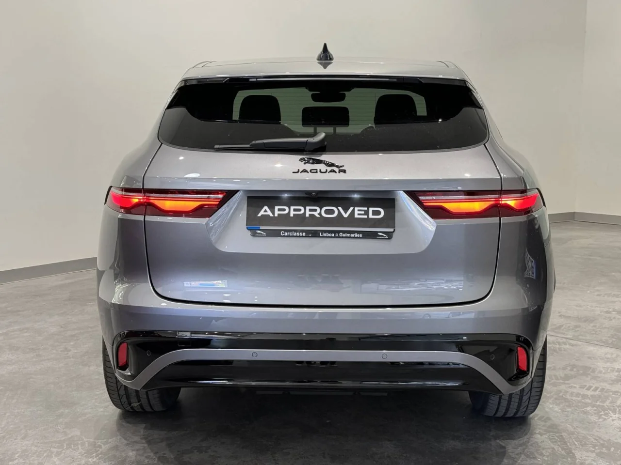 Jaguar F-Pace P 400e PHEV R-Dynamic S 15