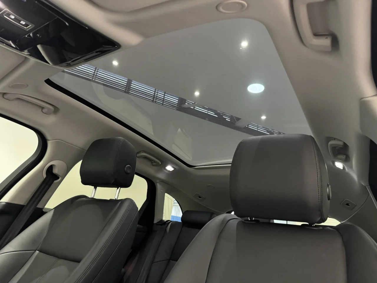 Land Rover Range Rover Velar P 400 e S 6