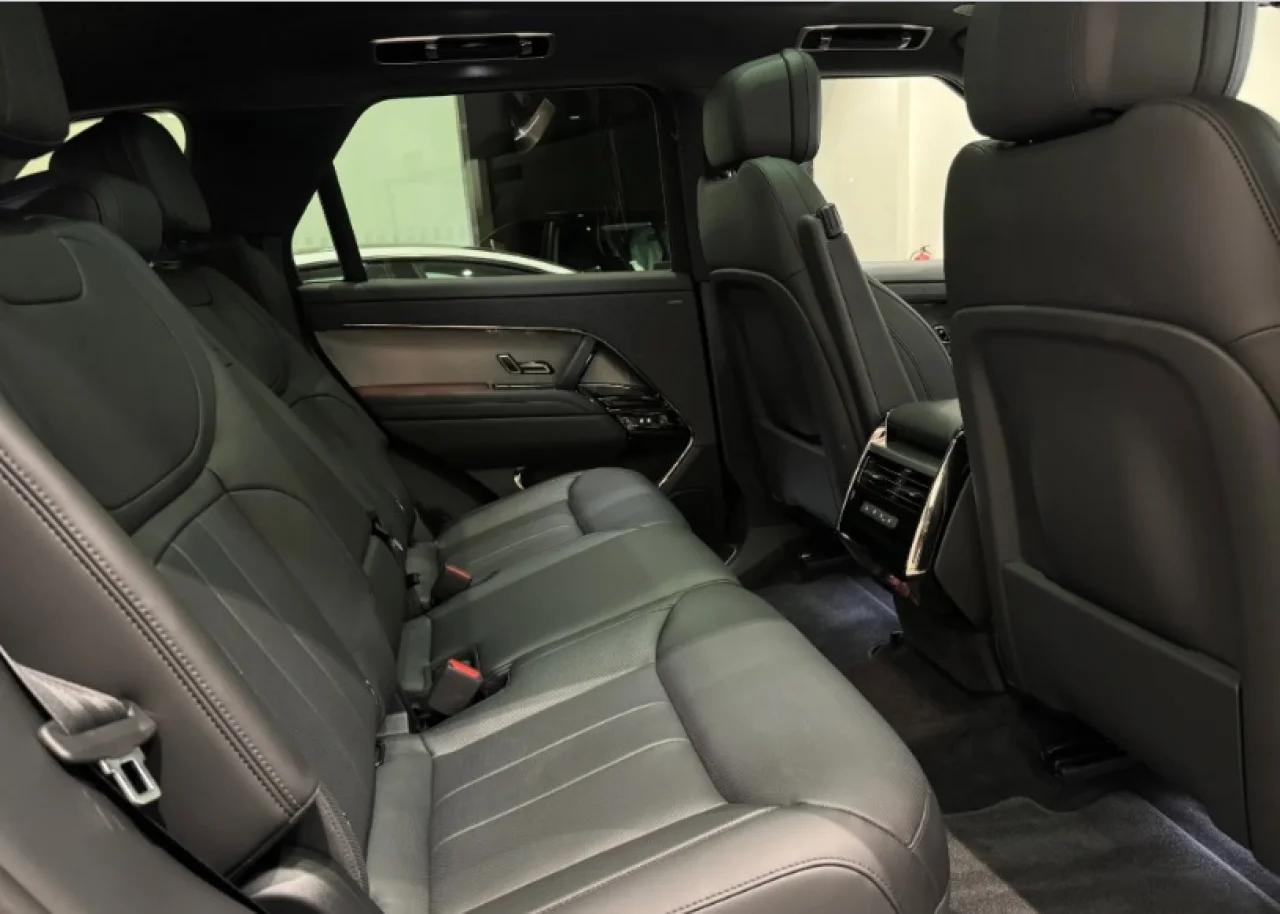 Land Rover Range Rover Sport 3.0 P440 e Dynamic SE 8