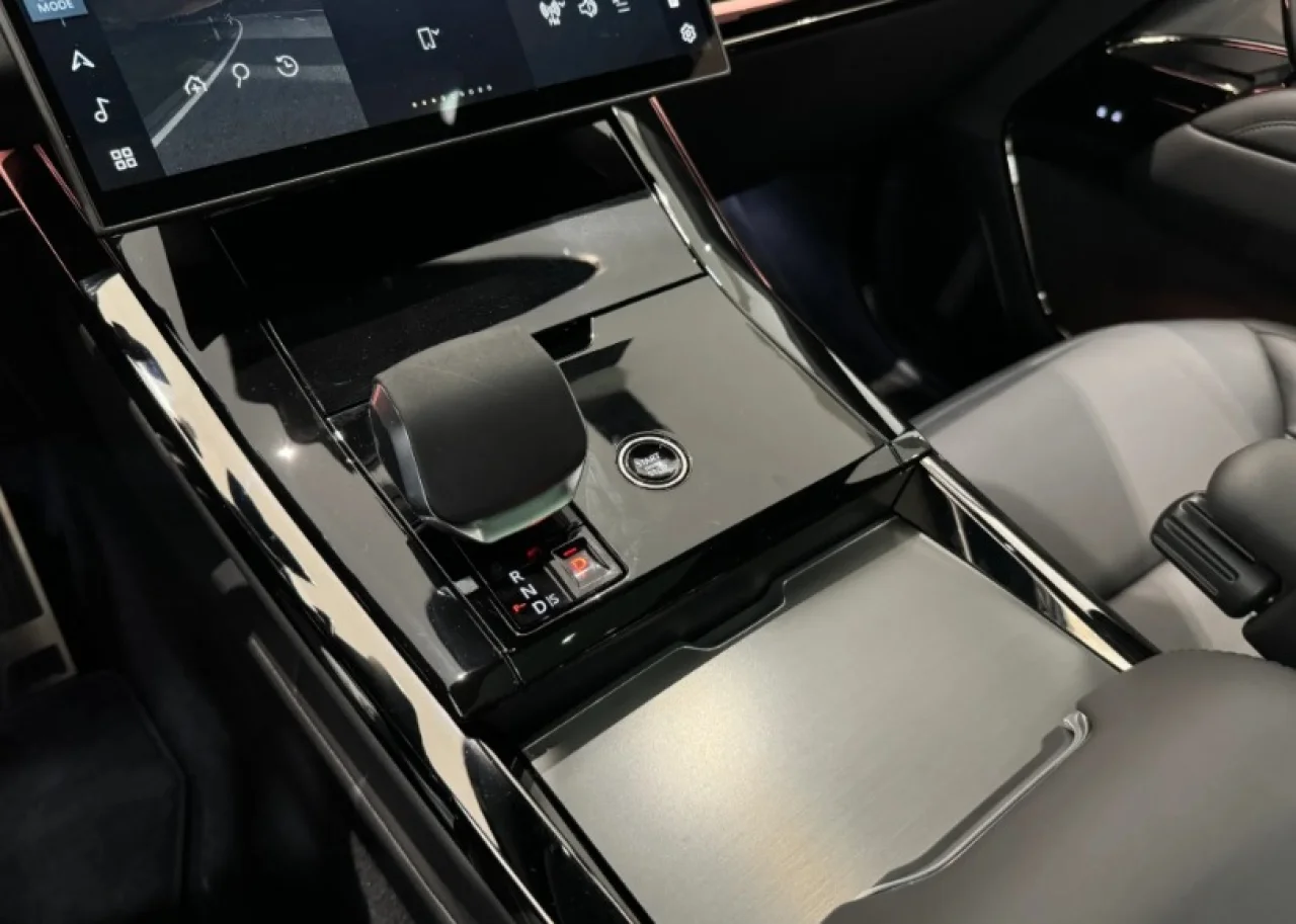 Land Rover Range Rover Sport 3.0 P440 e Dynamic SE 9