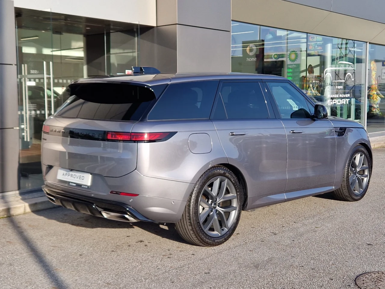 Land Rover Range Rover Sport 3.0 P 460 e PHEV Dynamic SE 8