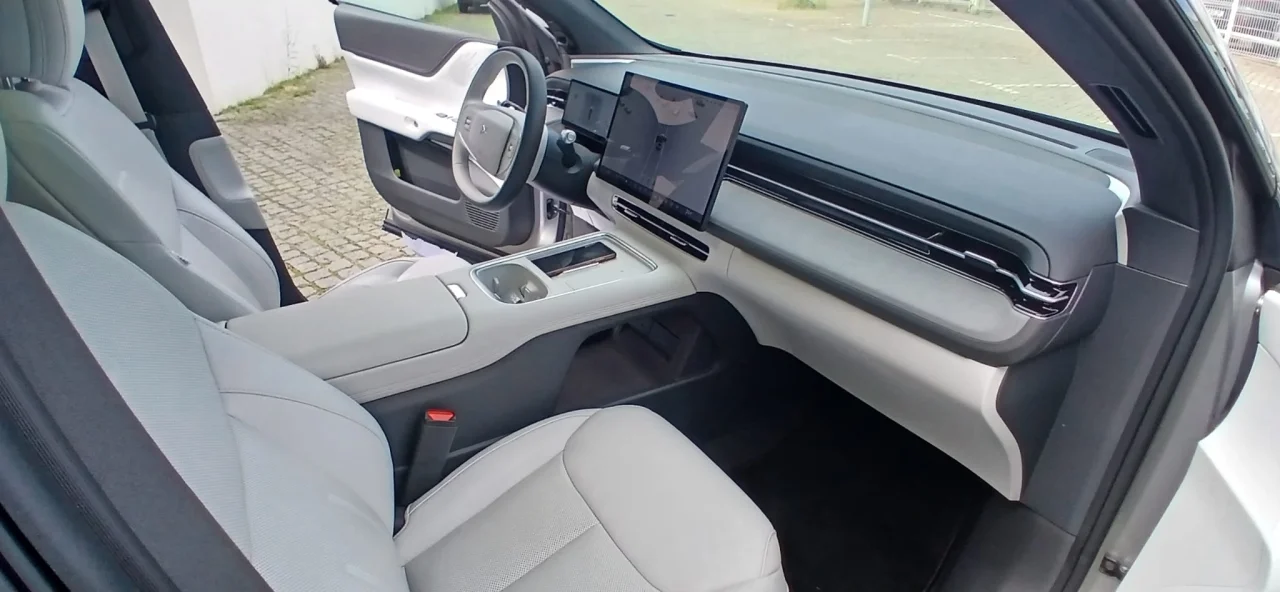 Xpeng	G6 MY 25	RWD LONG RANGE 80,8 Kwh 4