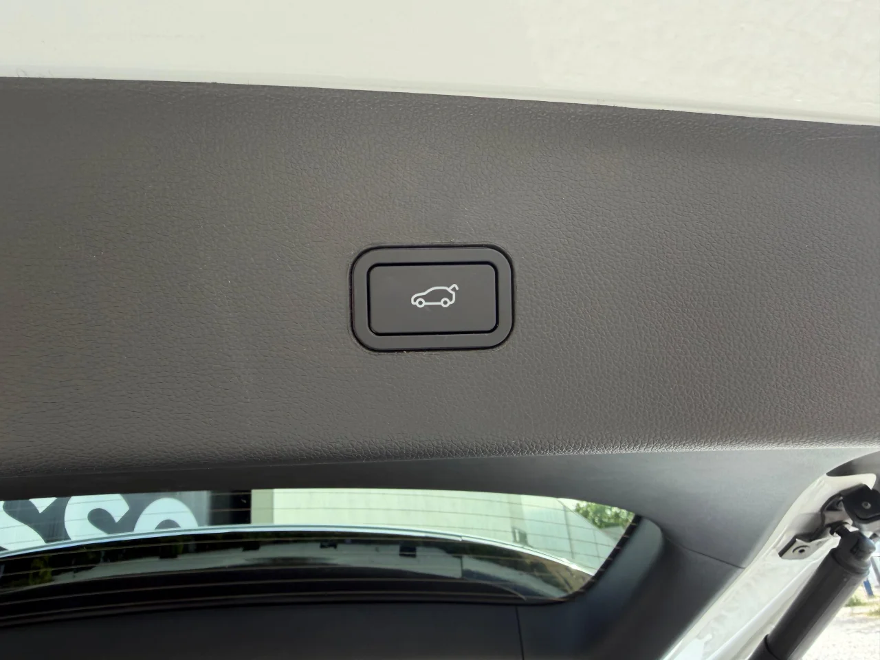 Xpeng	G9	AWD PERFORMANCE 98kWh 9