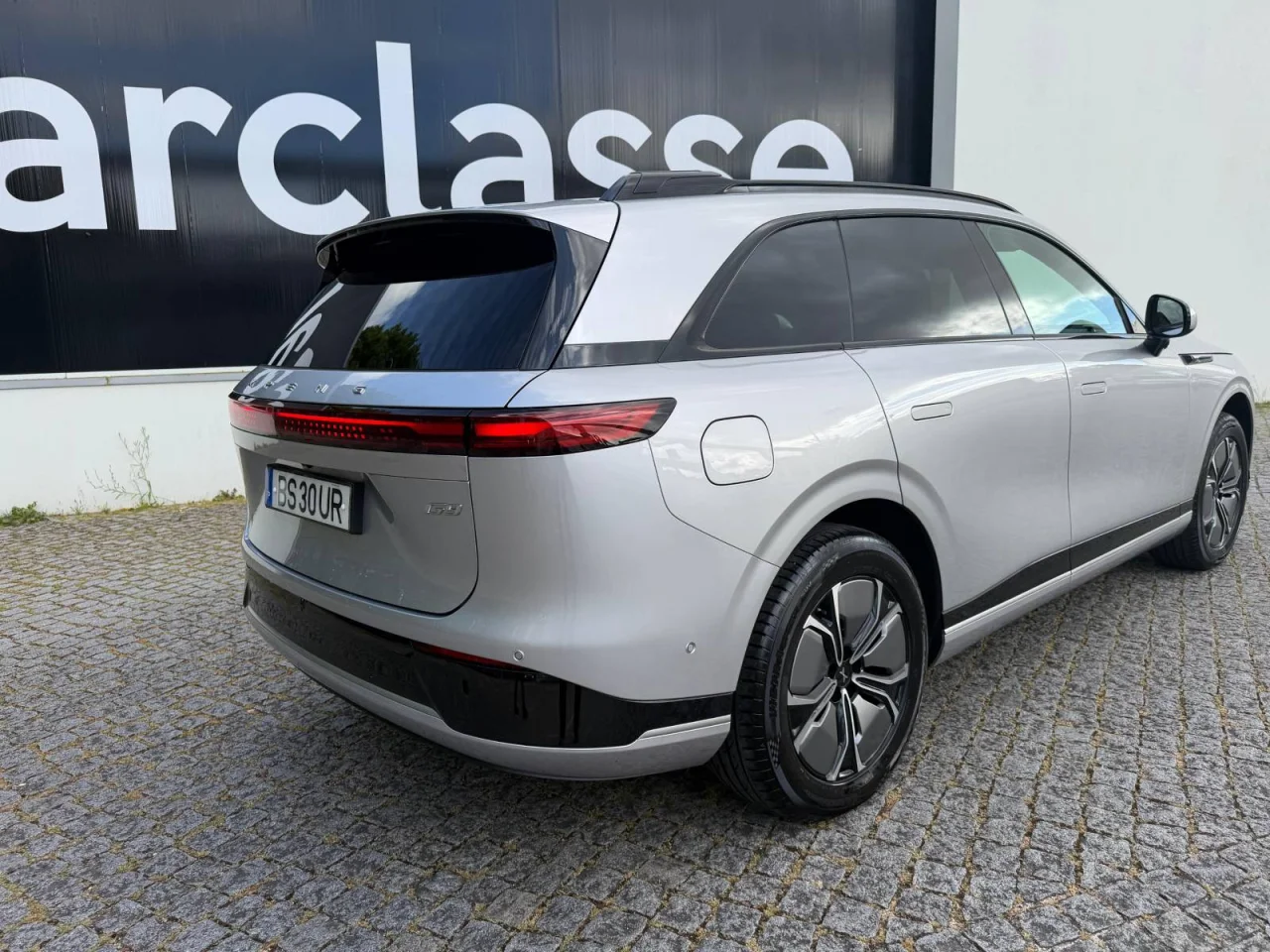 Xpeng	G9 RWD Long Range 98kWh - Pack Premium 19