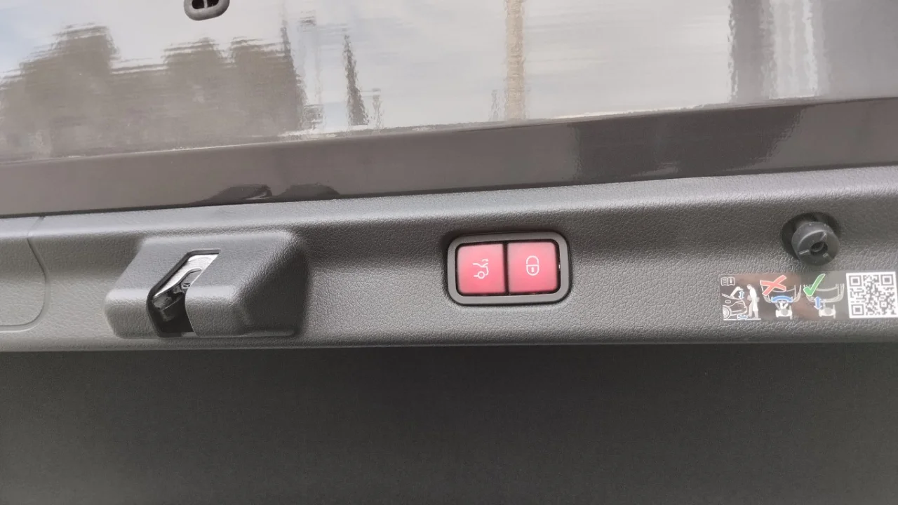 Mercedes EQE 350 AMG 10