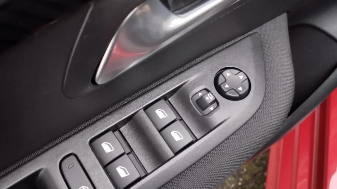 Peugeot e-208 Active Pack 50 kwh 3