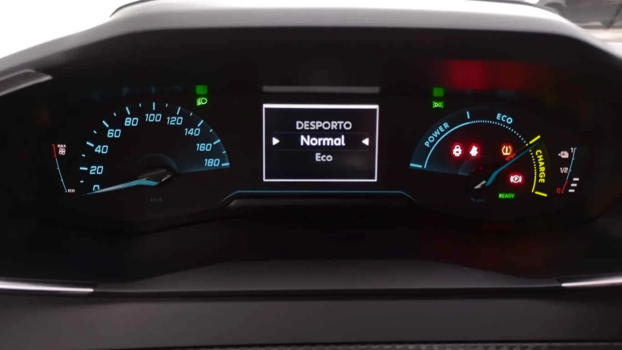 Peugeot e-208 Active Pack 50 kwh 11