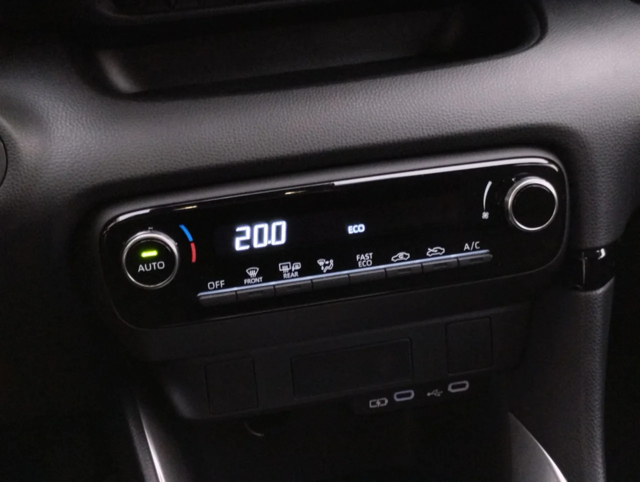 Mazda 2 Hybrid VVT-i Agile 8