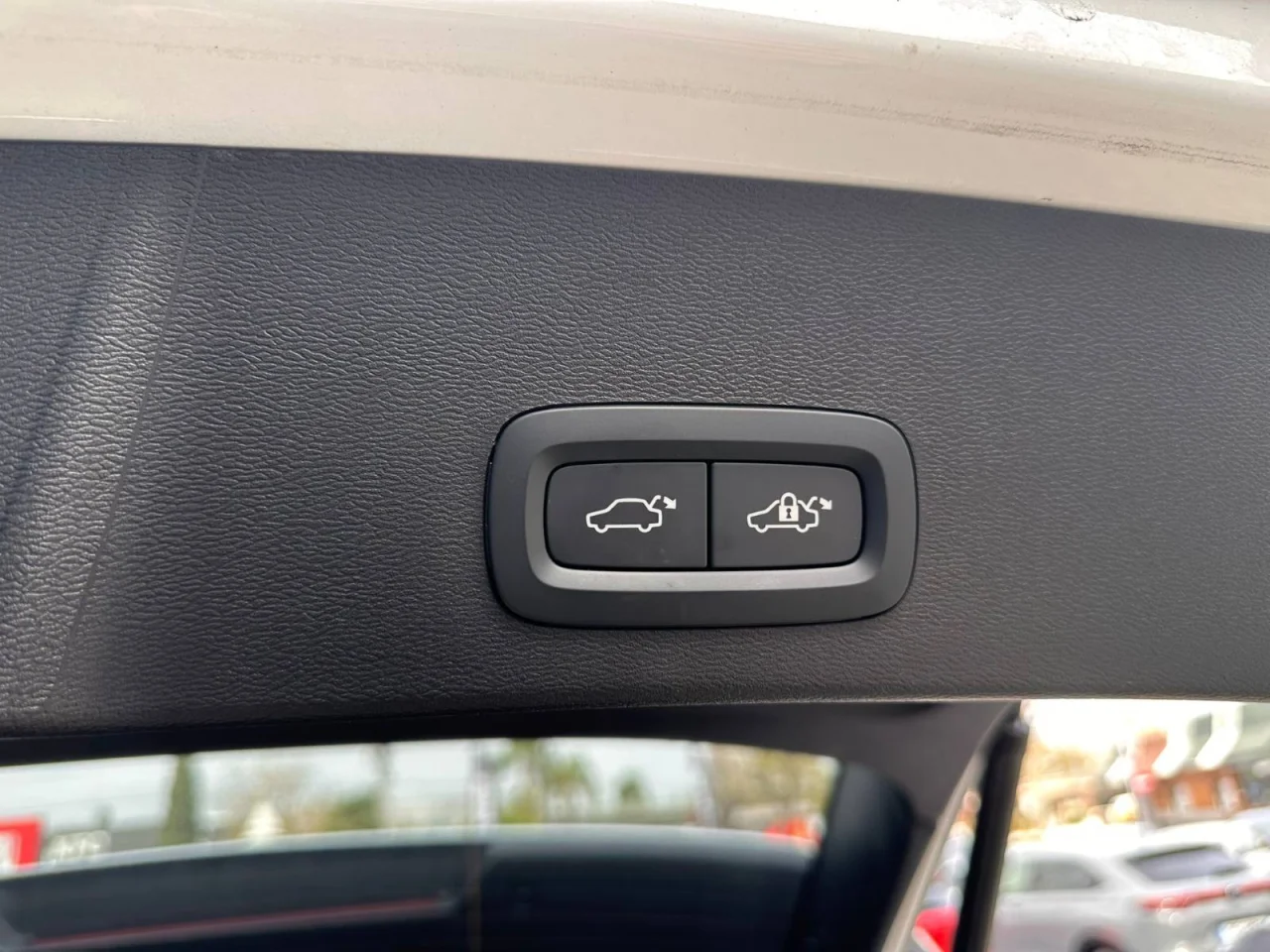 Volvo XC40 Plus Dark MHEV 4
