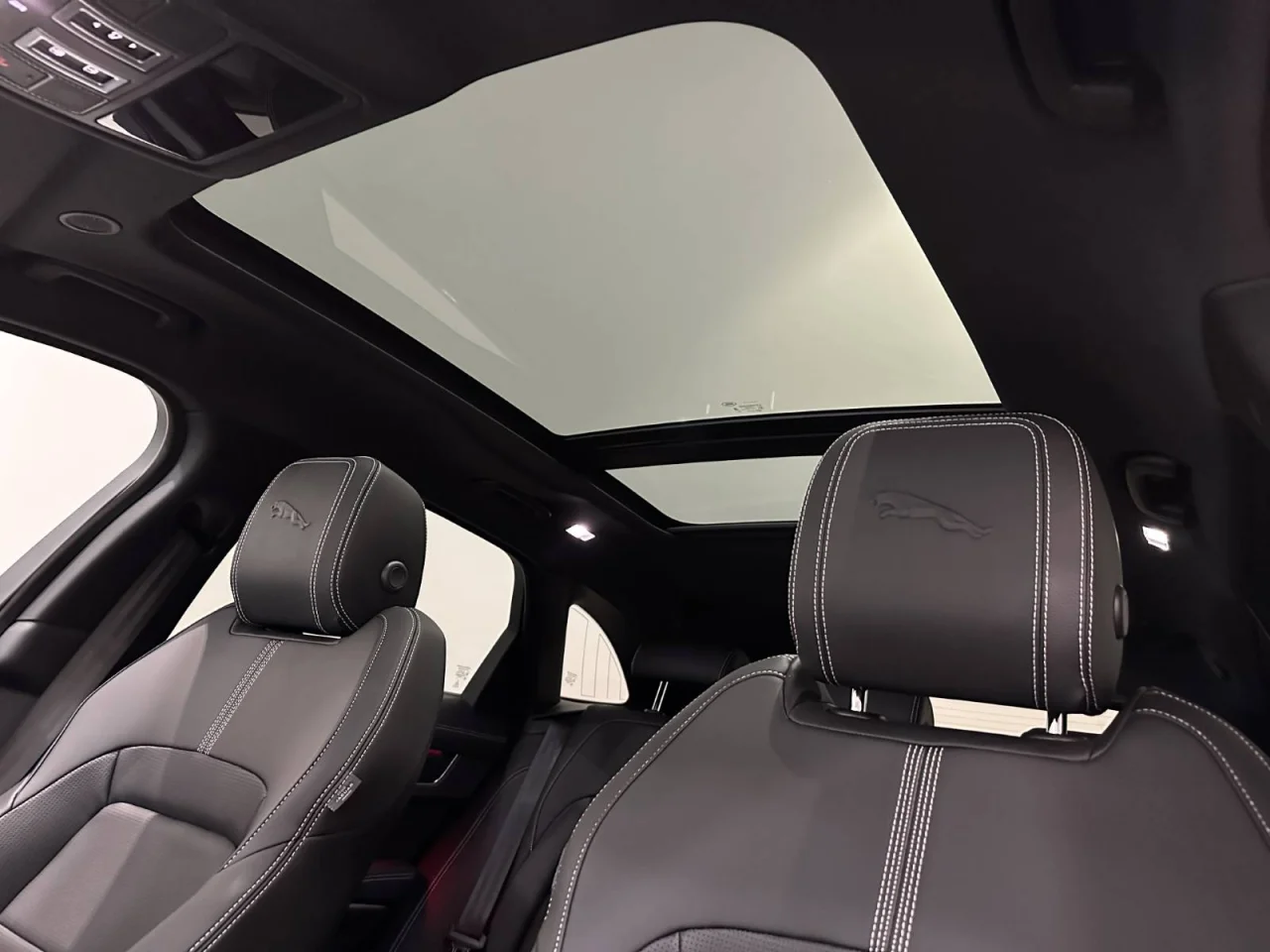 Jaguar F-Pace P 400e PHEV R-Dynamic S 11
