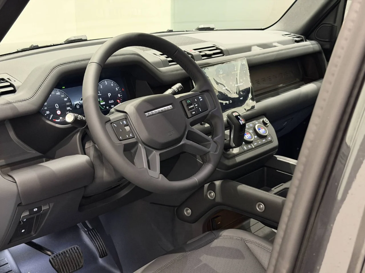 Land Rover Defender 110 P 300 e PHEV X-Dynamic SE 1