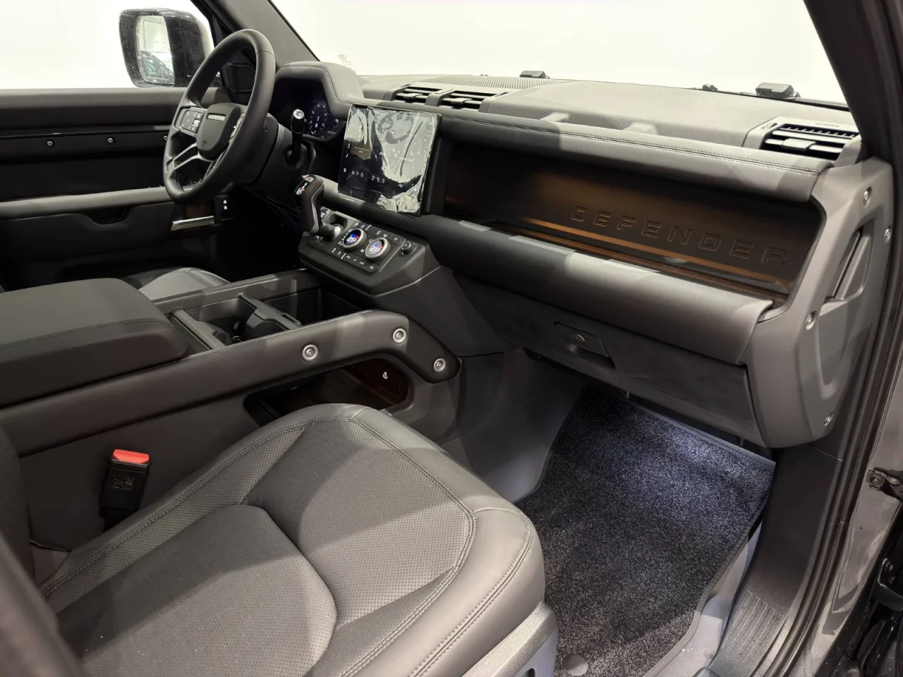Land Rover Defender 110 P 300 e PHEV X-Dynamic SE 2