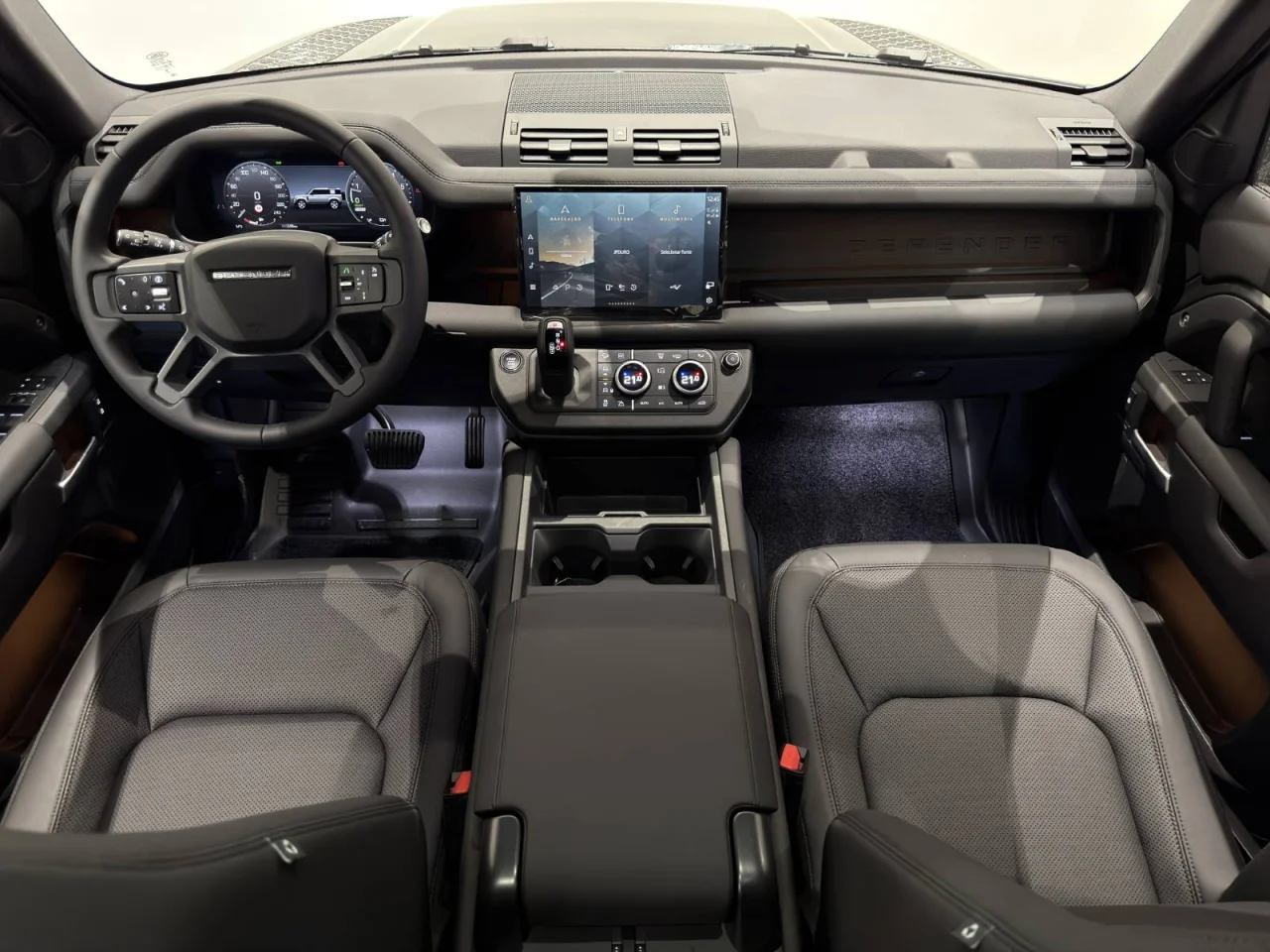 Land Rover Defender 110 P 300 e PHEV X-Dynamic SE 3