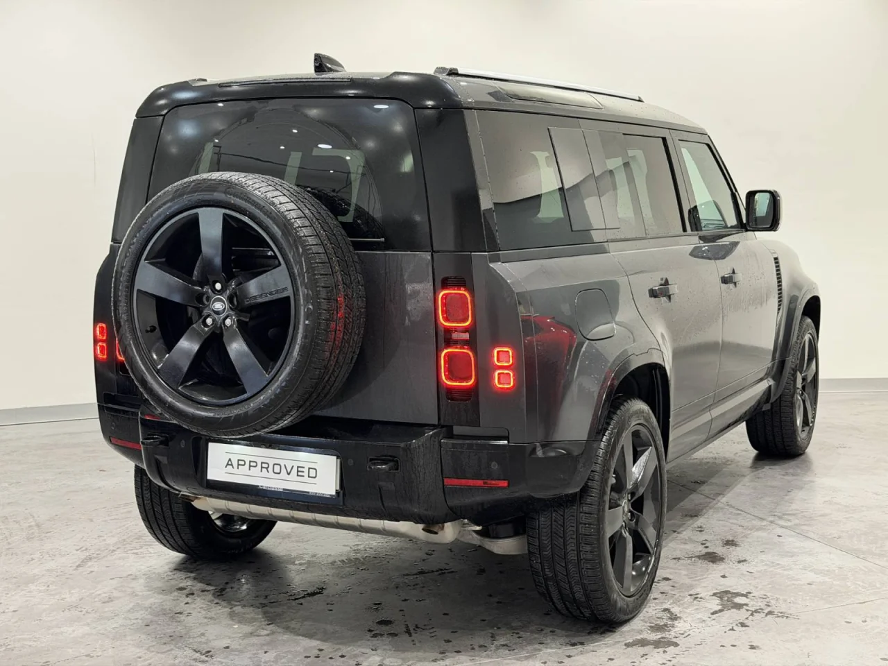 Land Rover Defender 110 P 300 e PHEV X-Dynamic SE 8